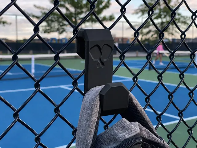 Tenis ve Pickleball Çanta Askılığı Tel Çit Raket Kort Askı Aparatı