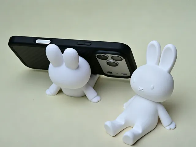 Miffy Tasarımlı Telefon Standı - Ev ve Ofis İçin Dekoratif Destek