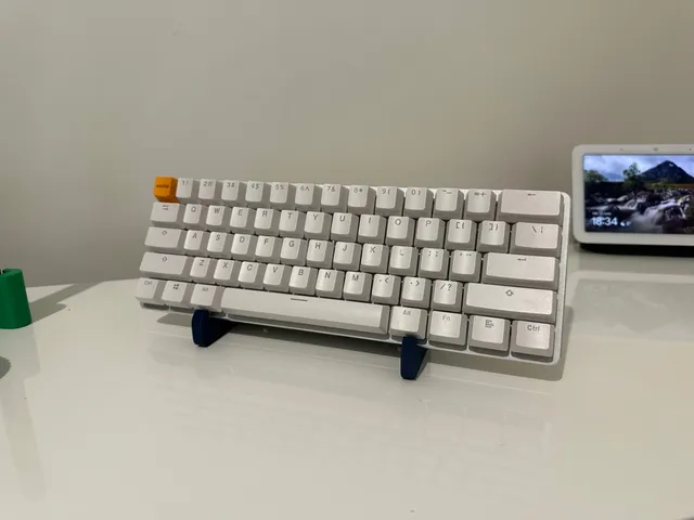 Duvara Monte ve Masaüstü Klavye Standı - Minimal Organizer Tutucu