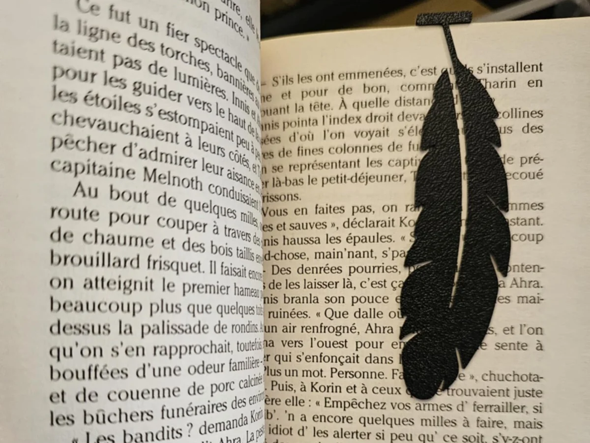 Tüy Figürlü Kitap Ayracı - Siyah Kitap Okuma Ayracı