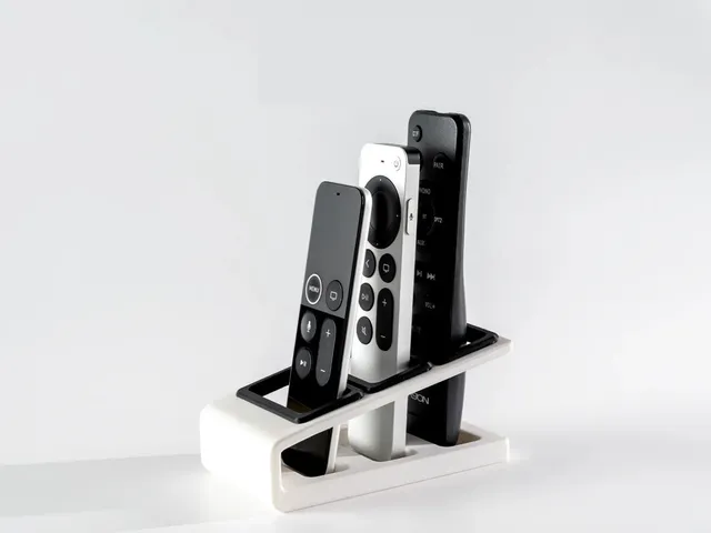 Çoklu Kumanda Düzenleyici ve Stand – Modern Masaüstü ve Sehpa Kumanda Tutucu