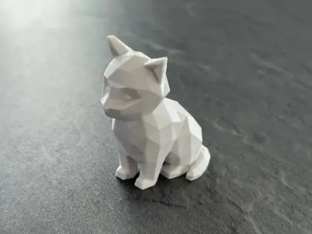 Dekoratif Low Poly Kedi Figürü, Minimalist Masaüstü ve Raf Süsü