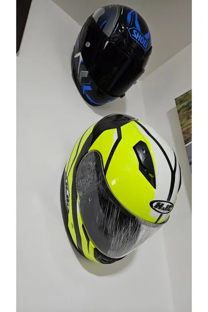 Duvar Tipi Motosiklet Kask Askısı – Şık ve Dayanıklı Kask Tutucu