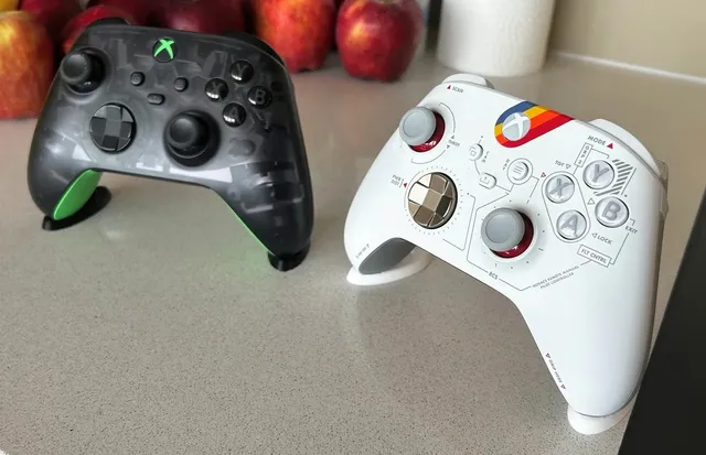 Dekoratif Xbox Oyun Kumandası Standı - Şık Masaüstü Düzenleyici (1 Adet)