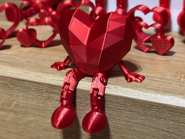 Dekoratif Kırmızı Geometrik Kalp Figür Oturan Süs Obje Lowpoly
